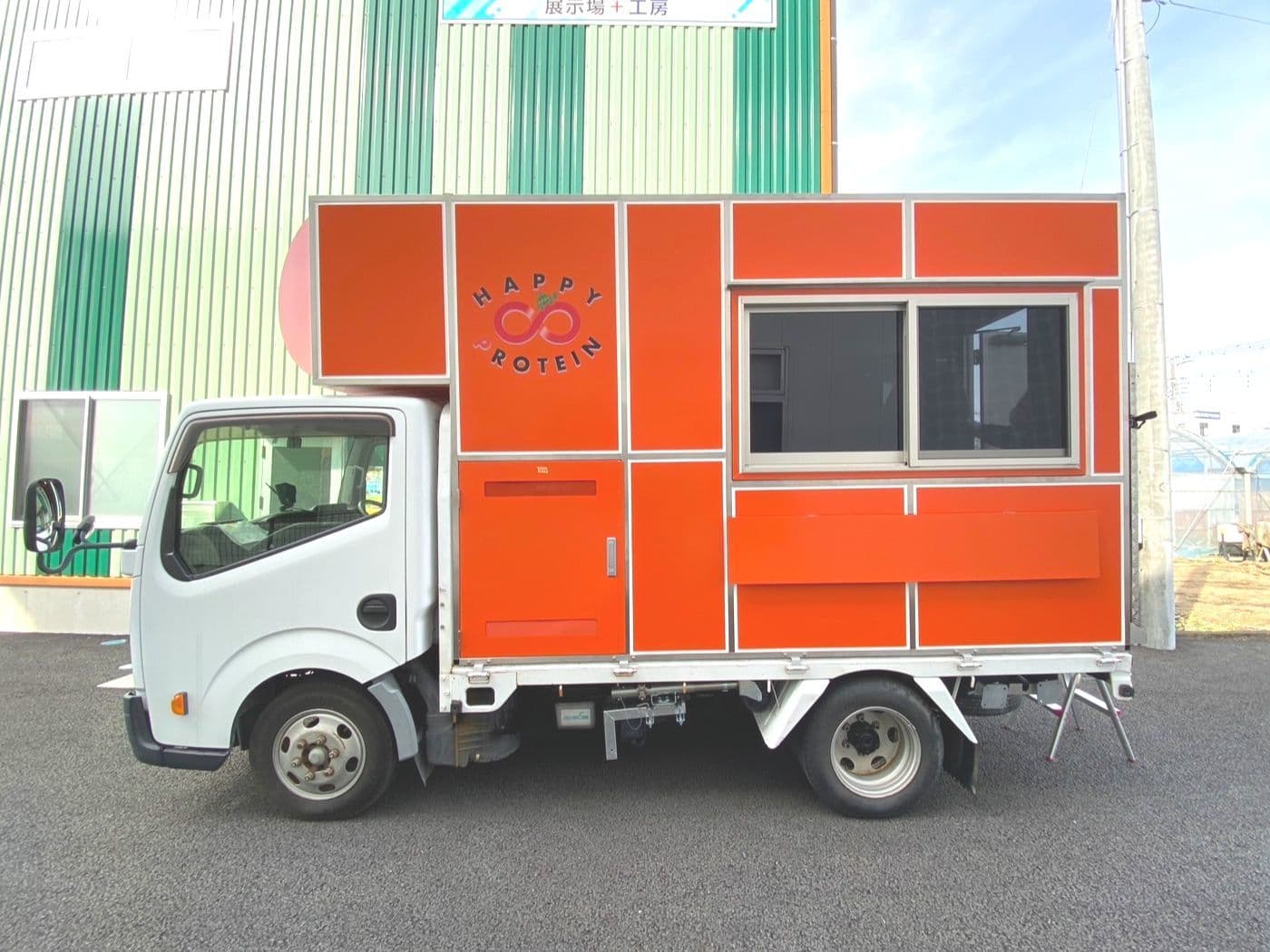 キッチンカー特注1.5ｔ　横向き